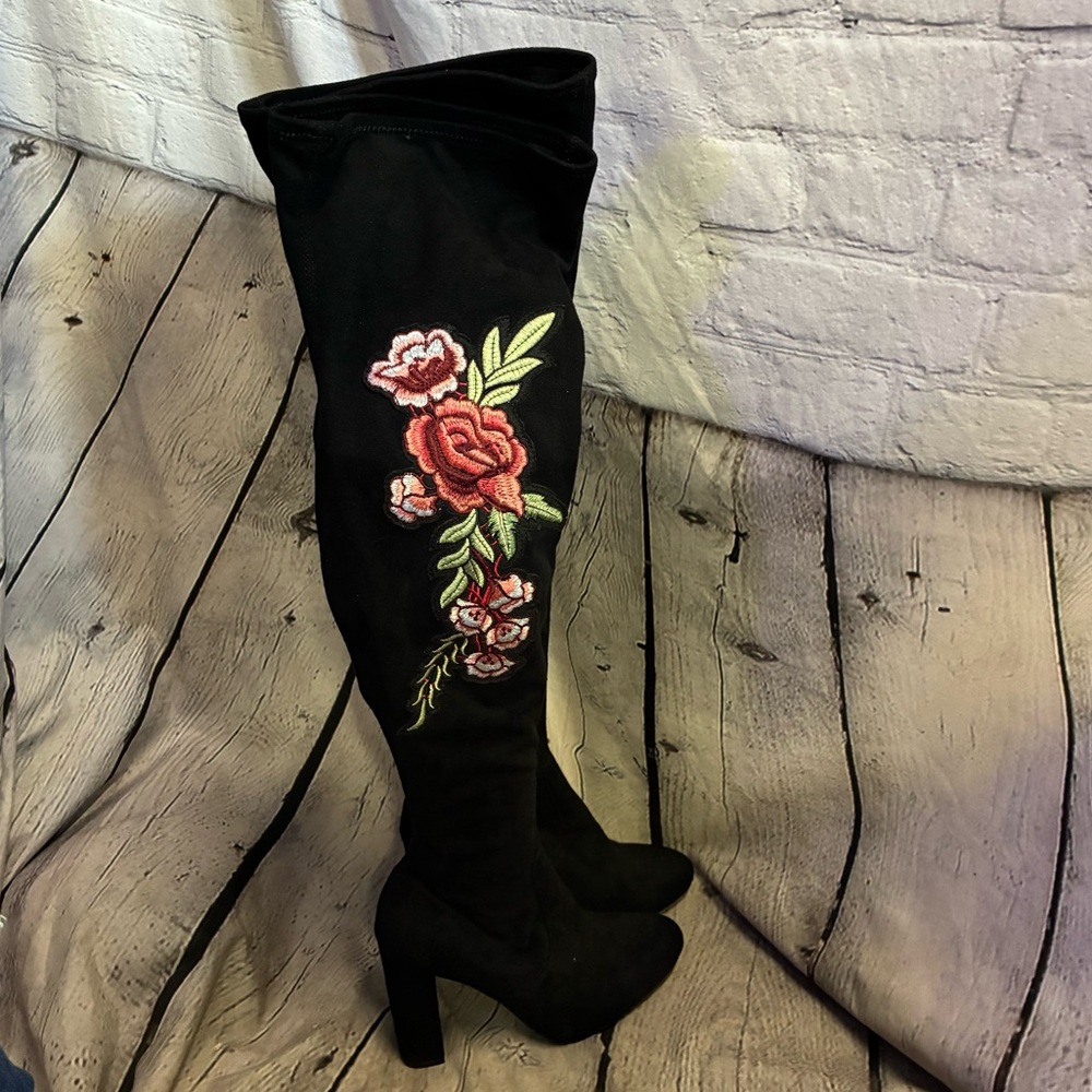 Steve‎ Madden Floral Embroidered Black Faux Suede OTK Block Heel Boot Sz 7.5 GUC